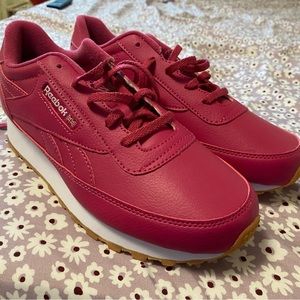 Hot pink reebok shoes
